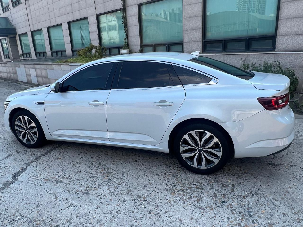 Renault SM6 2018 3
